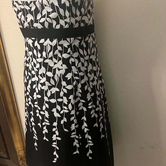 LOFT NEW COCKTAIL DRESS SIZE 12 . Black with white flowers. - Picture 12 of 16